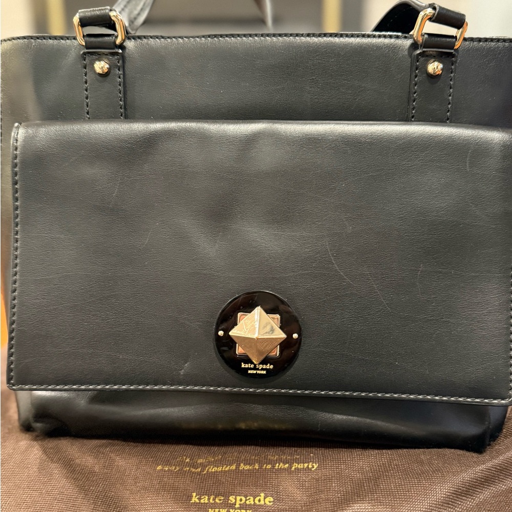 Kate Spade Expandable with zipper on the sides leather Shoulder Bag